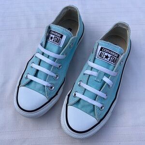 Converse Chuck Taylors Low Top Sneakers in Aruba Blue (Teal) W size 5